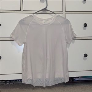 white lululemon t-shirt